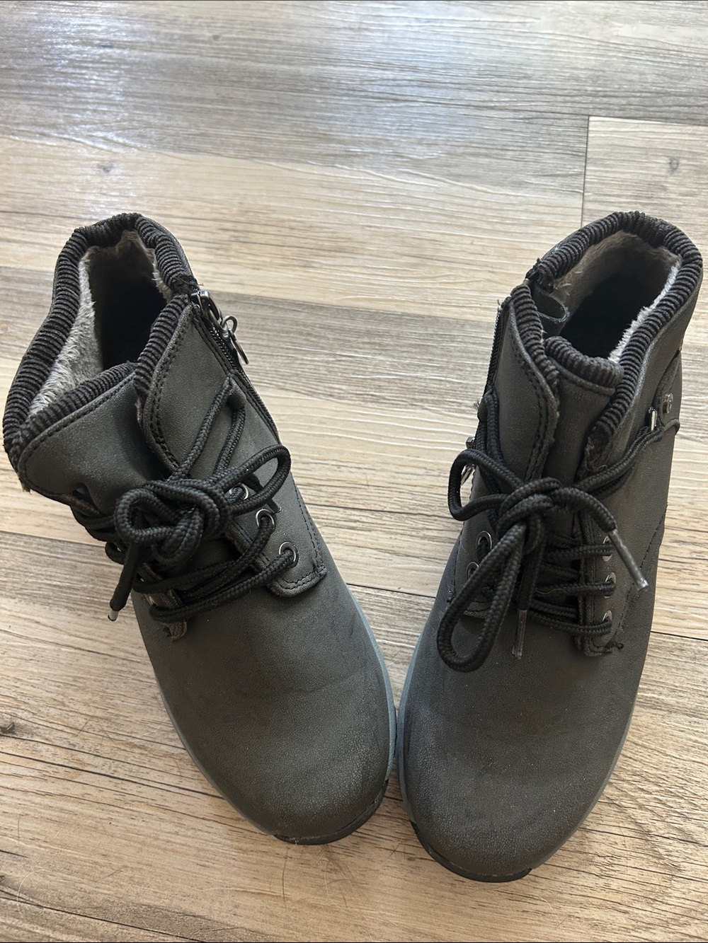Sporto Women's Lace-Up Ankle Boots in Dark Gray